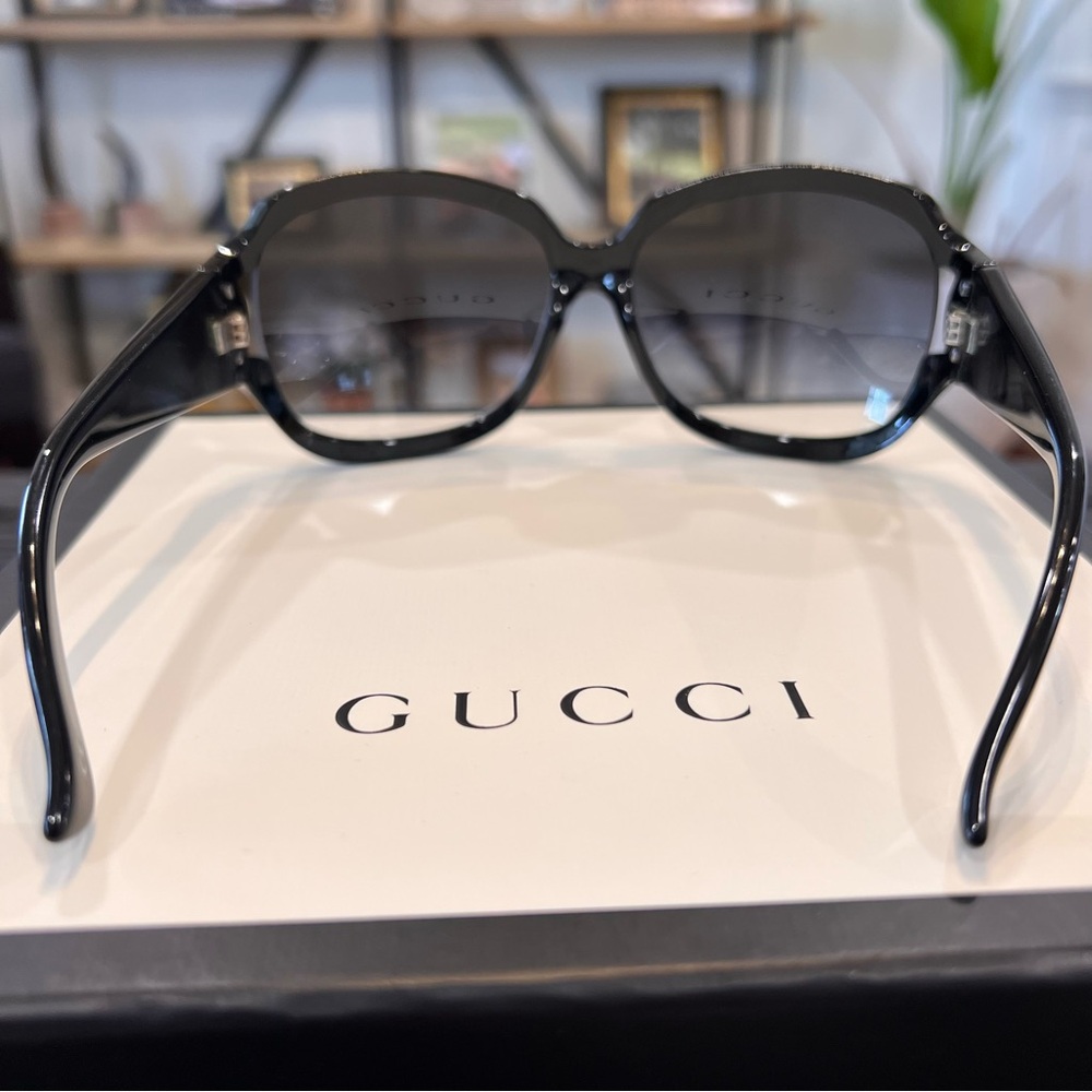 Gucci Black Sunglasses w/ Vintage Knight Logo in Silver- EUC! - Picture 5 of 12